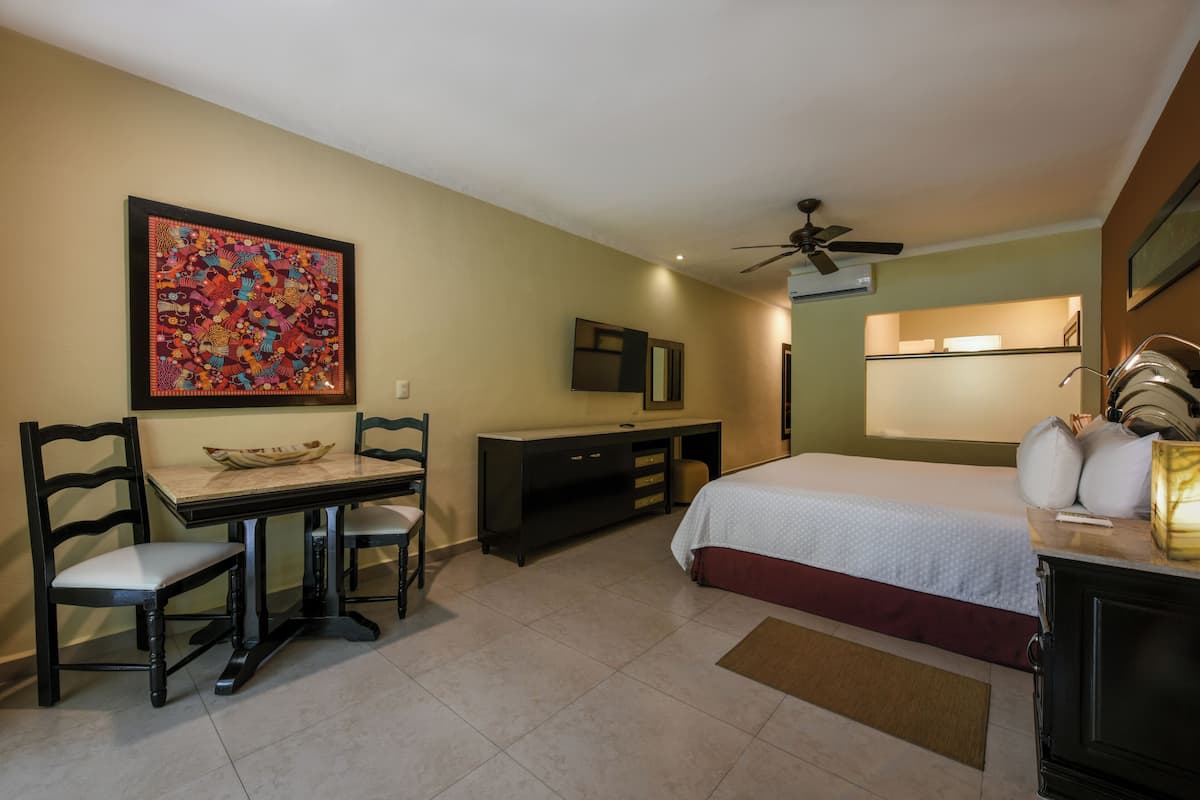 Free minibar, desk, laptop workspace, blackout drapes