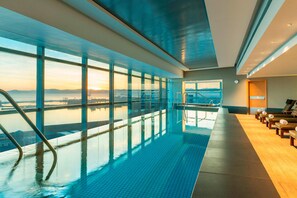 Indoor pool, outdoor pool, open 6:00 AM to 10:00 PM, pool umbrellas - The Westin Cape Town (Cape Town)