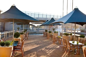 2 restaurants, breakfast, lunch, dinner served; French cuisine
