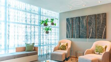 Couples treatment room(s), hot tub, hot stone massages