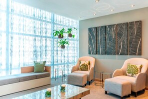 Couples treatment rooms, hot tub, hot stone massages