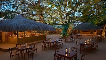 14 restaurants, breakfast, lunch, dinner served; international cuisine