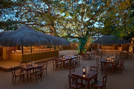 14 restaurants, breakfast, lunch, dinner served; international cuisine. Cinnamon Grand Colombo