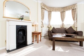Executive-Suite | Wohnbereich | Flachbildfernseher