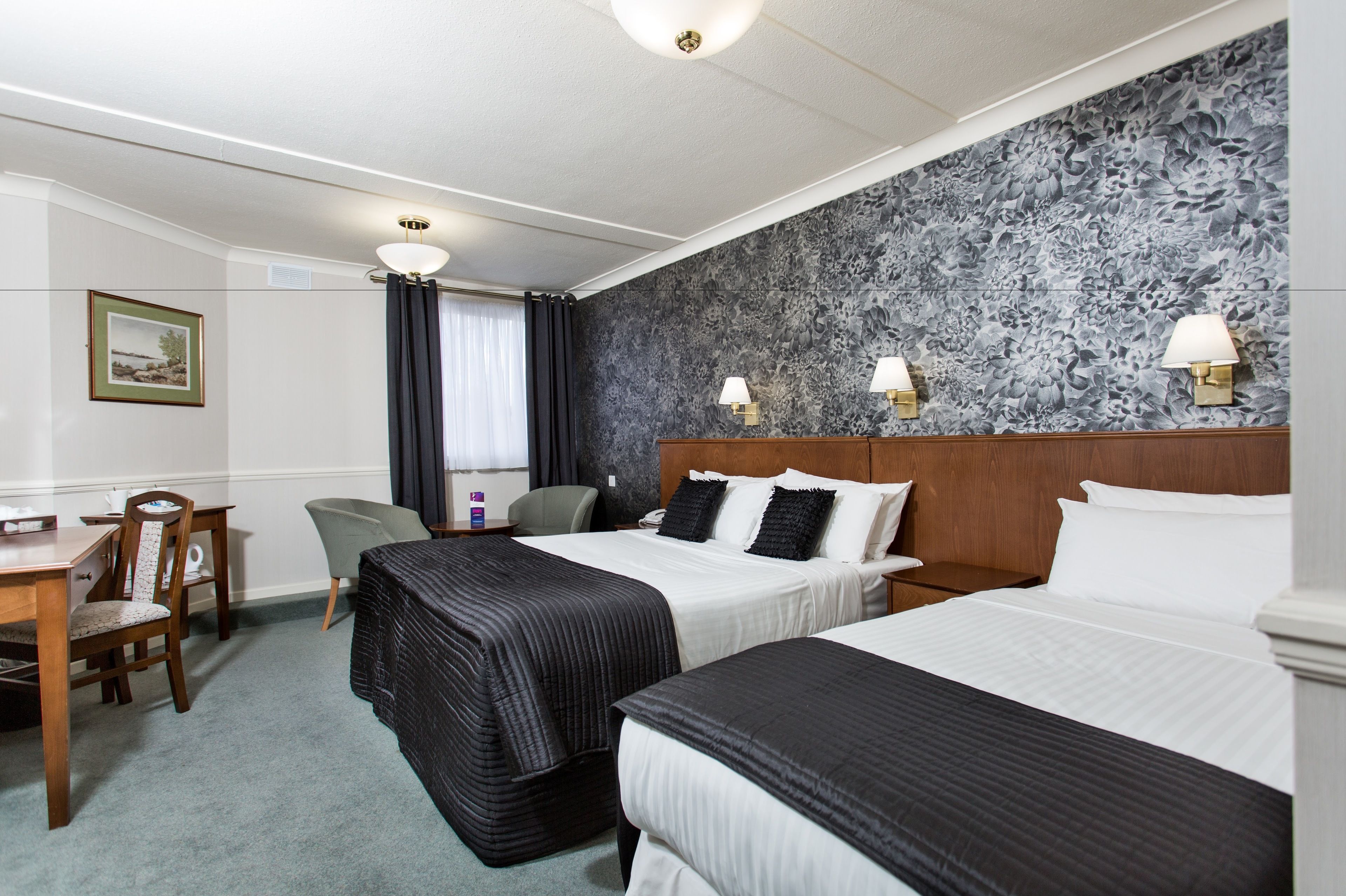 triple room (crown, 1 double and 1 single beds) | desk, iron/ironing board, free wifi, bed sheets