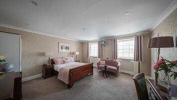 Deluxe Room | Desk, iron/ironing board, free WiFi, bed sheets