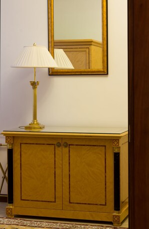 Hypo-allergenic bedding, minibar, in-room safe, individually decorated