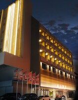 住宿正面 (夜晚)