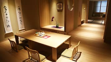 Japanese Style Family Suite | In-room safe, desk, blackout curtains, iron/ironing board