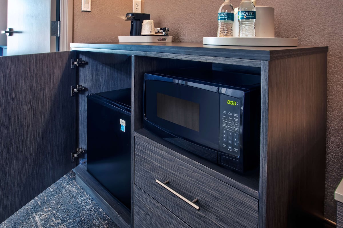 premium bedding, down duvets, pillow-top beds, in-room safe