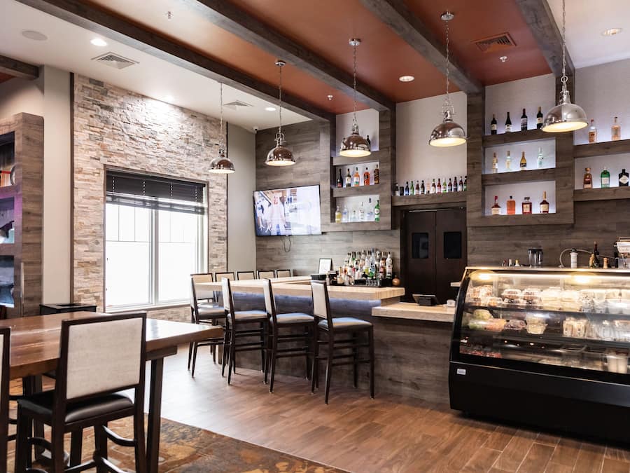 Serves lunch, dinner, and happy hour