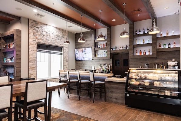 Serves lunch, dinner and happy hour - Hampton Inn & Suites Newark Airport Elizabeth (Elizabeth)