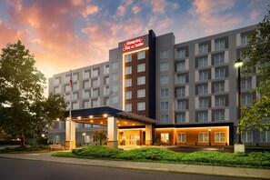 Exterior - Hampton Inn & Suites Newark Airport Elizabeth (Elizabeth)