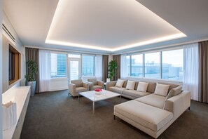 Egyptian cotton sheets, premium bedding, down duvets, pillow-top beds - InterContinental Cleveland by IHG (Cleveland)