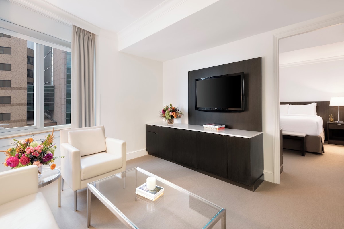 Junior Suite, 1 King Bed (Walk-In Shower) | Egyptian cotton sheets, premium bedding, down duvets, pillow-top beds