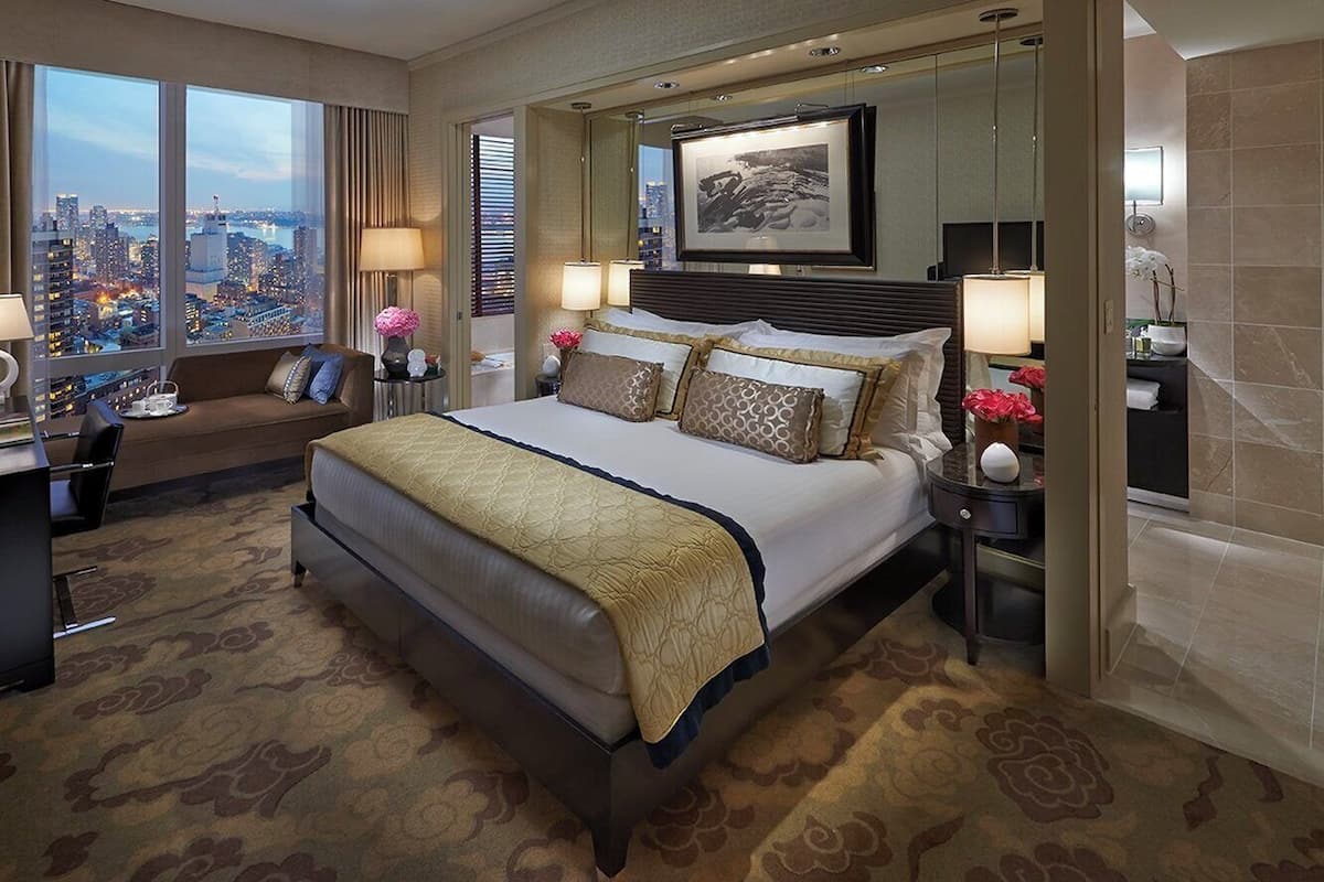 Room, 1 King Bed (Hudson View) | Premium bedding, down comforters, minibar, in-room safe