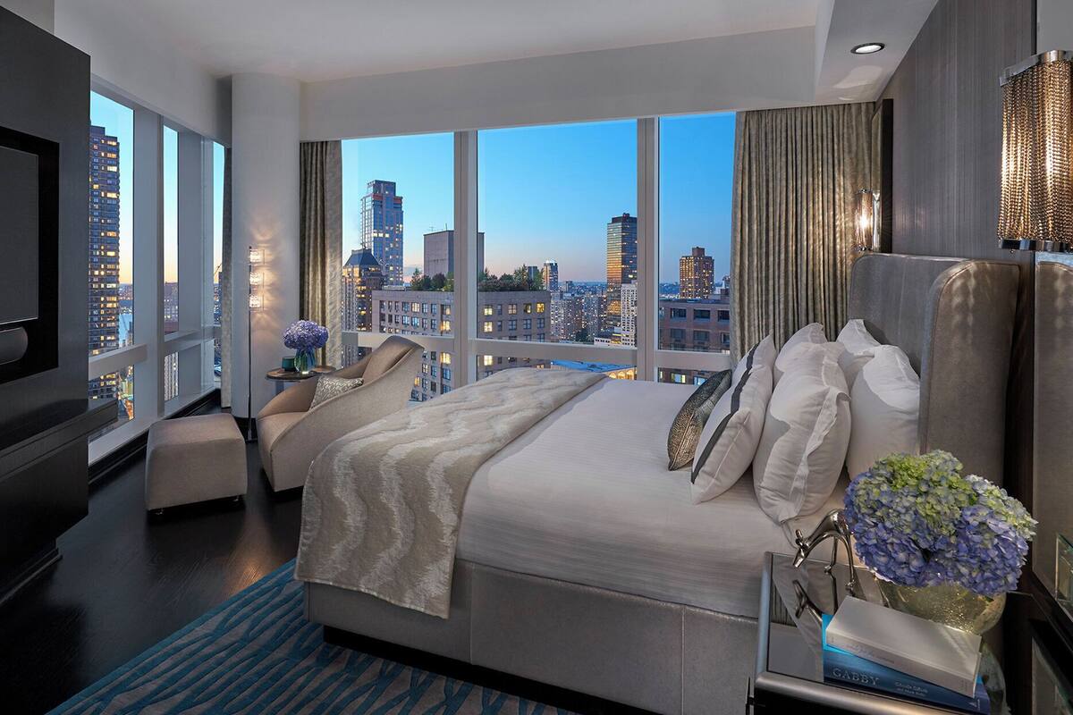 Hudson River View, Suite | Premium bedding, down comforters, minibar, in-room safe