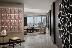 Suite (5000) | Premium bedding, down comforters, minibar, in-room safe