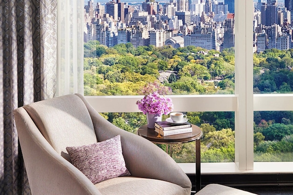 Premium bedding, down comforters, minibar, in-room safe