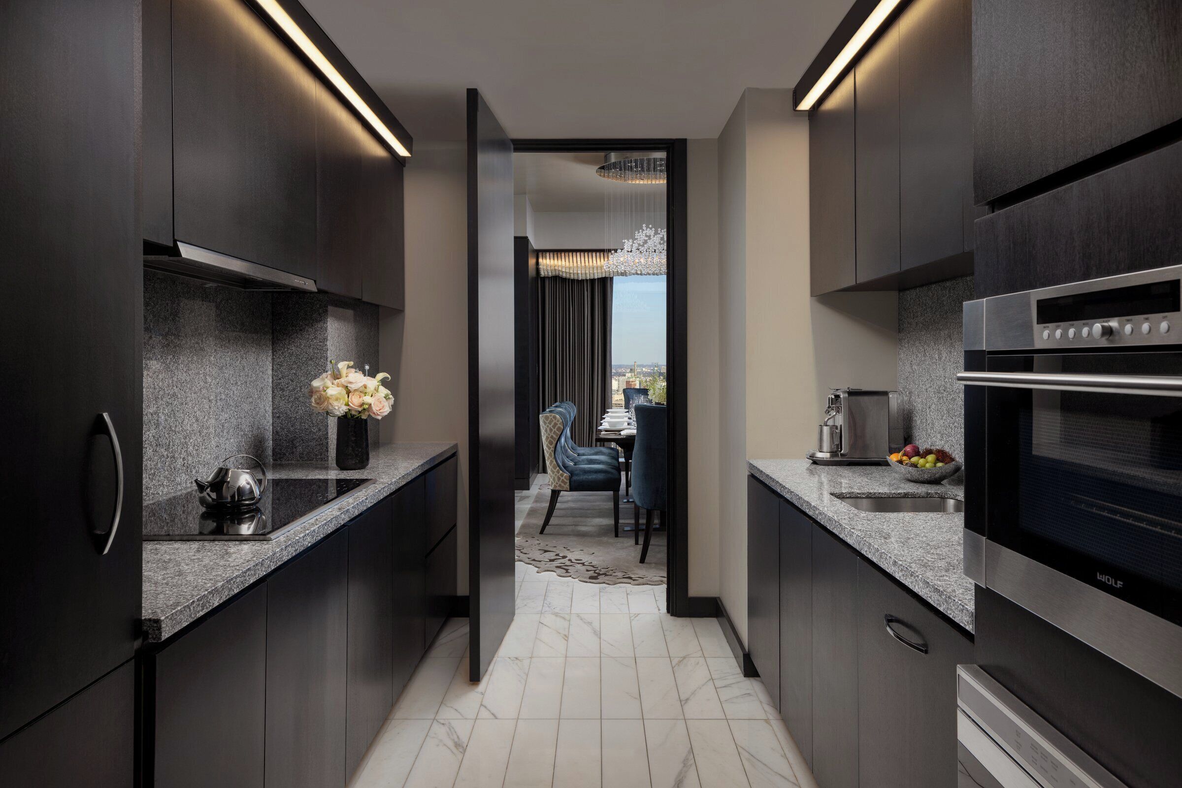 Ropa de cama de alta calidad, cubrecamas y minibar 