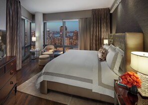 스위트 (New York Skyline) | 고급 침구, 오리/거위털 이불, 미니바, 객실 내 금고