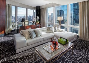 Suite presidencial | Ropa de cama de alta calidad, edredón y minibar 