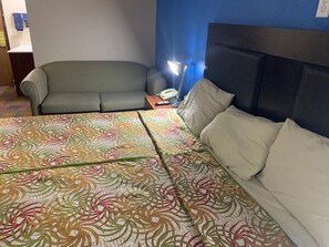 Economy Double Room, 1 King Bed, Non Smoking | Individually decorated, individually furnished, free WiFi, bed sheets - 7 Star Inn (Marshfield)