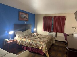 Habitación económica doble, 1 cama de matrimonio grande, no fumadores | Wifi gratis, decoración individual, mobiliario individual y ropa de cama