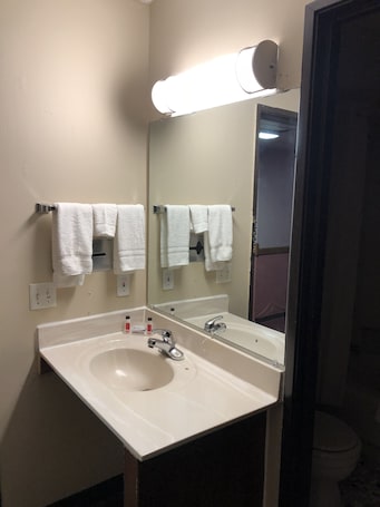 Bathroom sink. 7 Star Inn