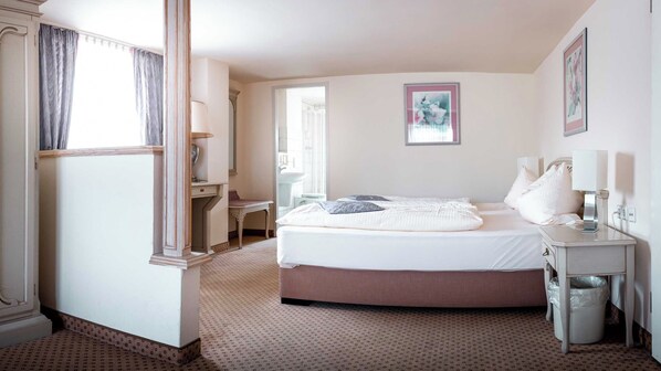 Comfort Studio Suite, Non Smoking, City View | 1 bedroom, individually furnished, desk, rollaway beds