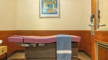 Sauna, tratamientos corporales y masajes con piedras calientes
