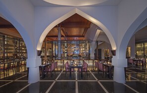 6 restaurants, spécialités Cuisine internationale