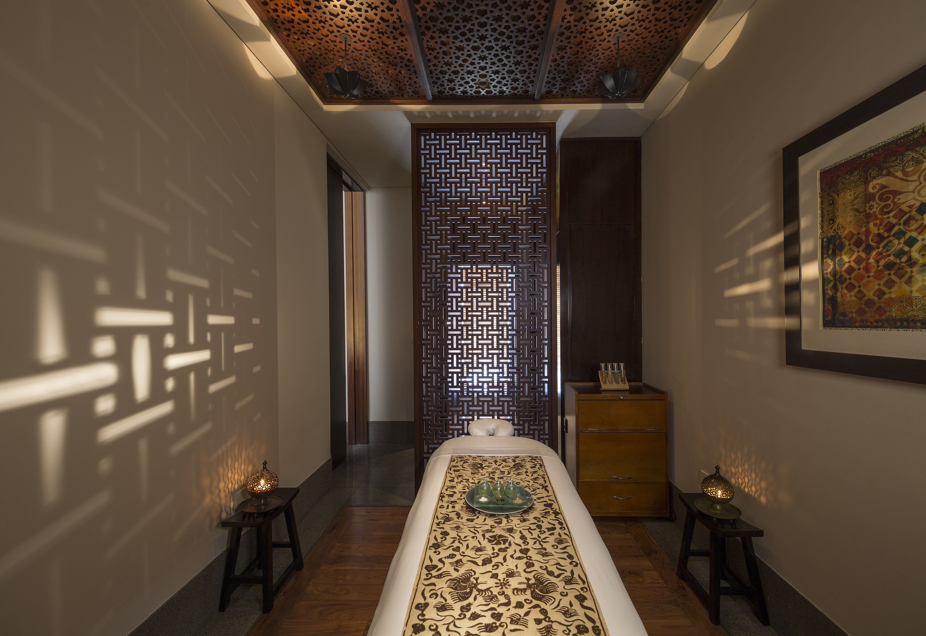Couples treatment rooms, hot tub, steam room, body treatments