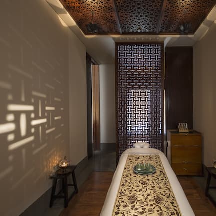 Couples treatment rooms, hot tub, steam room, body treatments