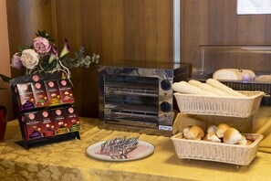 Daily buffet breakfast for a fee - Hotel Vienna (Mestre)