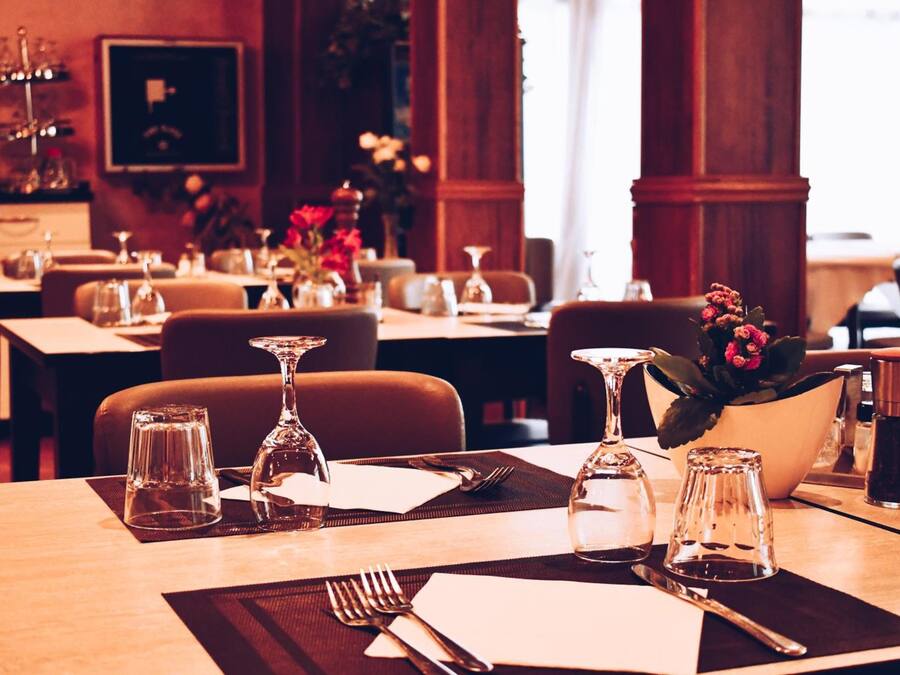 Petit déjeuner buffet (10 EUR par personne)