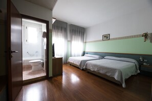 Family Room, 2 Queen Beds, Non Smoking | Hypo-allergenic bedding, Select Comfort beds, desk, free WiFi