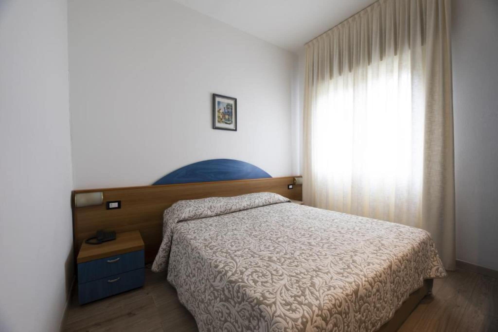 10 Schlafzimmer, Allergikerbettwaren, Pillowtop-Betten, Schreibtisch