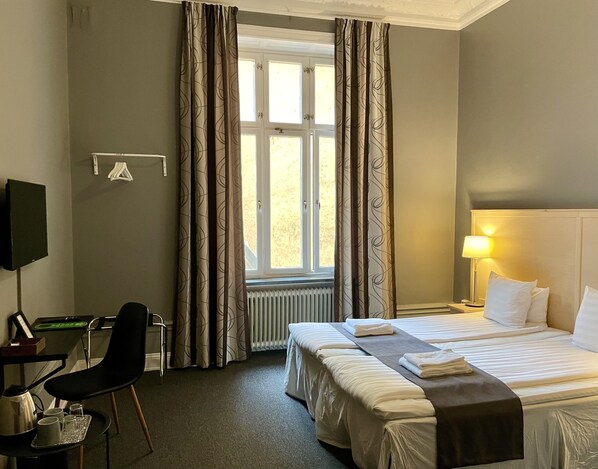 Double Room, 2 Single Beds