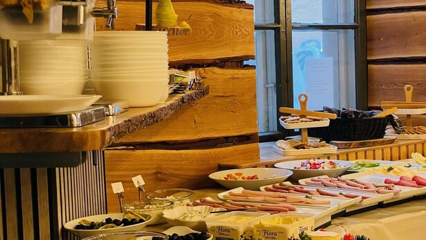 A buffet with various food items and a coffee machine. - Unique Hotel (Stockholm)