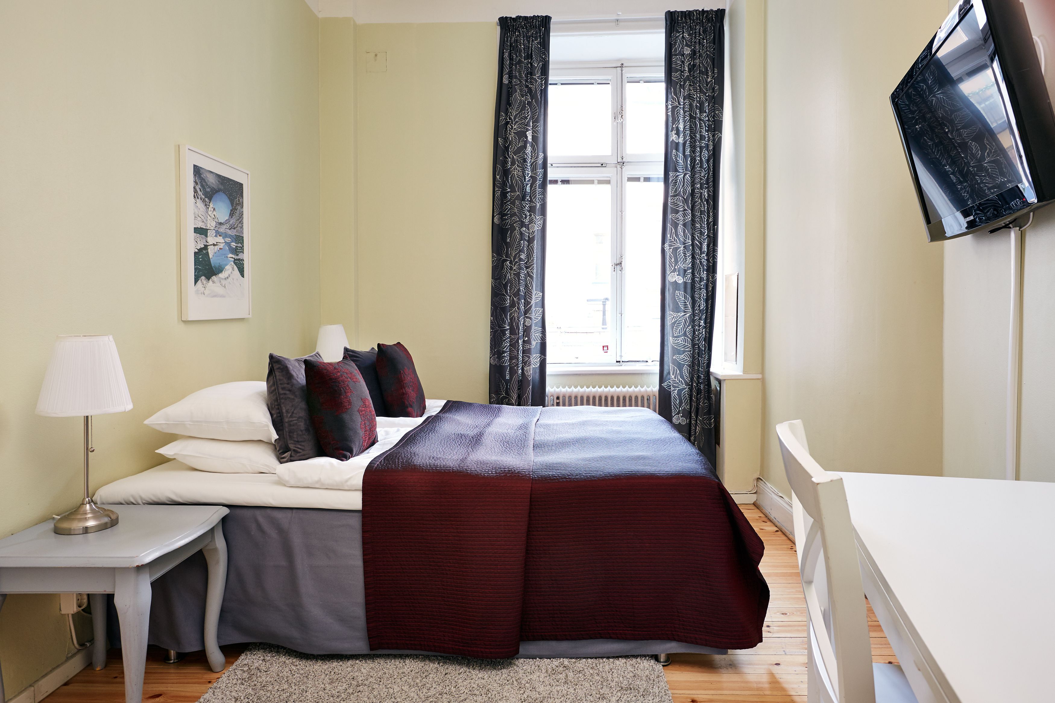 twin room, shared bathroom (located in corridor) | individually decorated, desk, iron/ironing board, free wifi