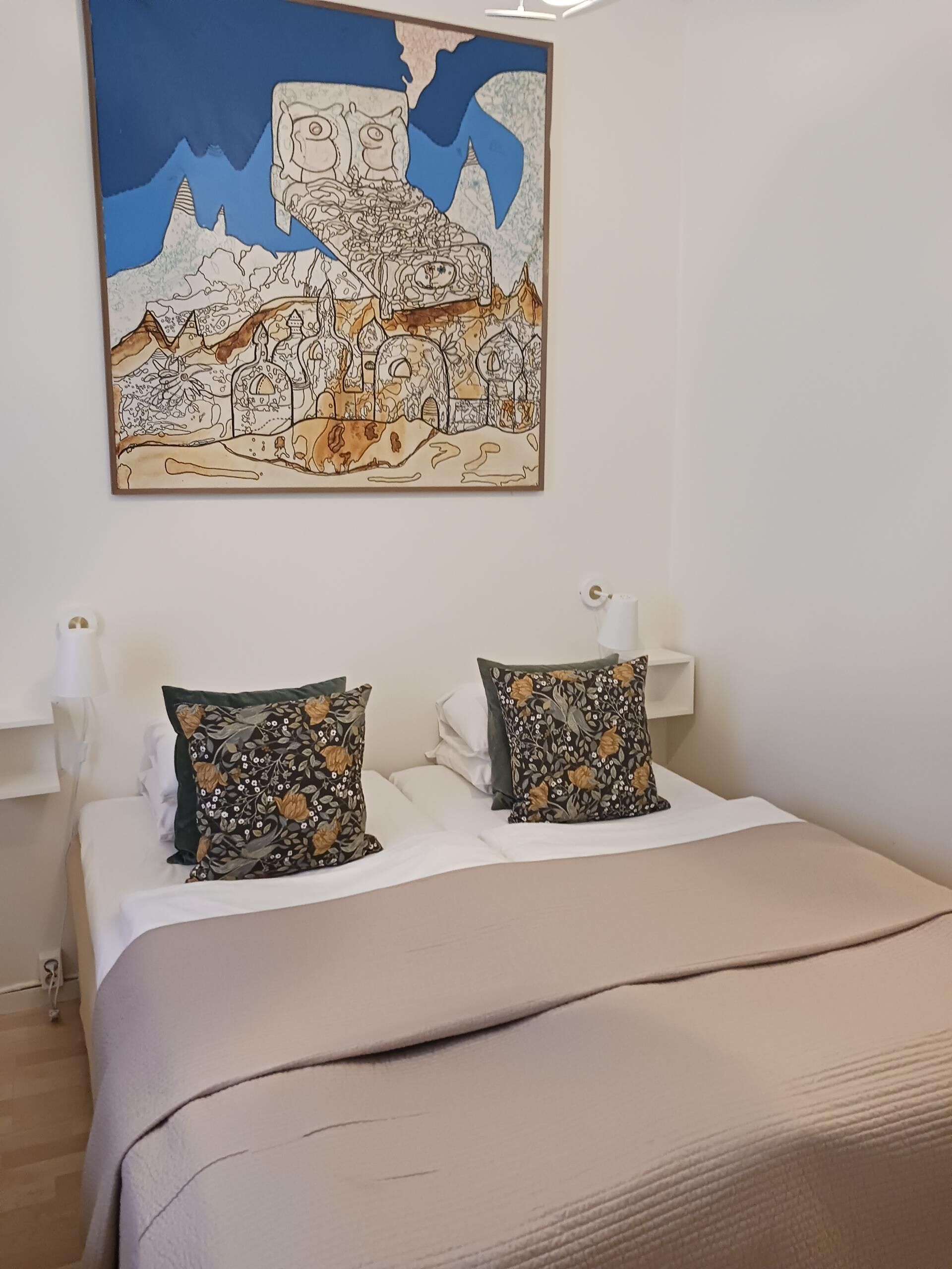 twin room, 1 bedroom, private bathroom (ground floor) | individually decorated, desk, iron/ironing board, free wifi