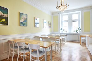 Shower, hair dryer, towels - Hotel Hornsgatan (Stockholm)