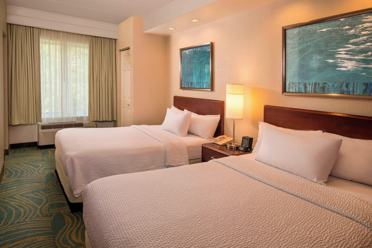 Premium bedding, in-room safe, desk, iron/ironing board