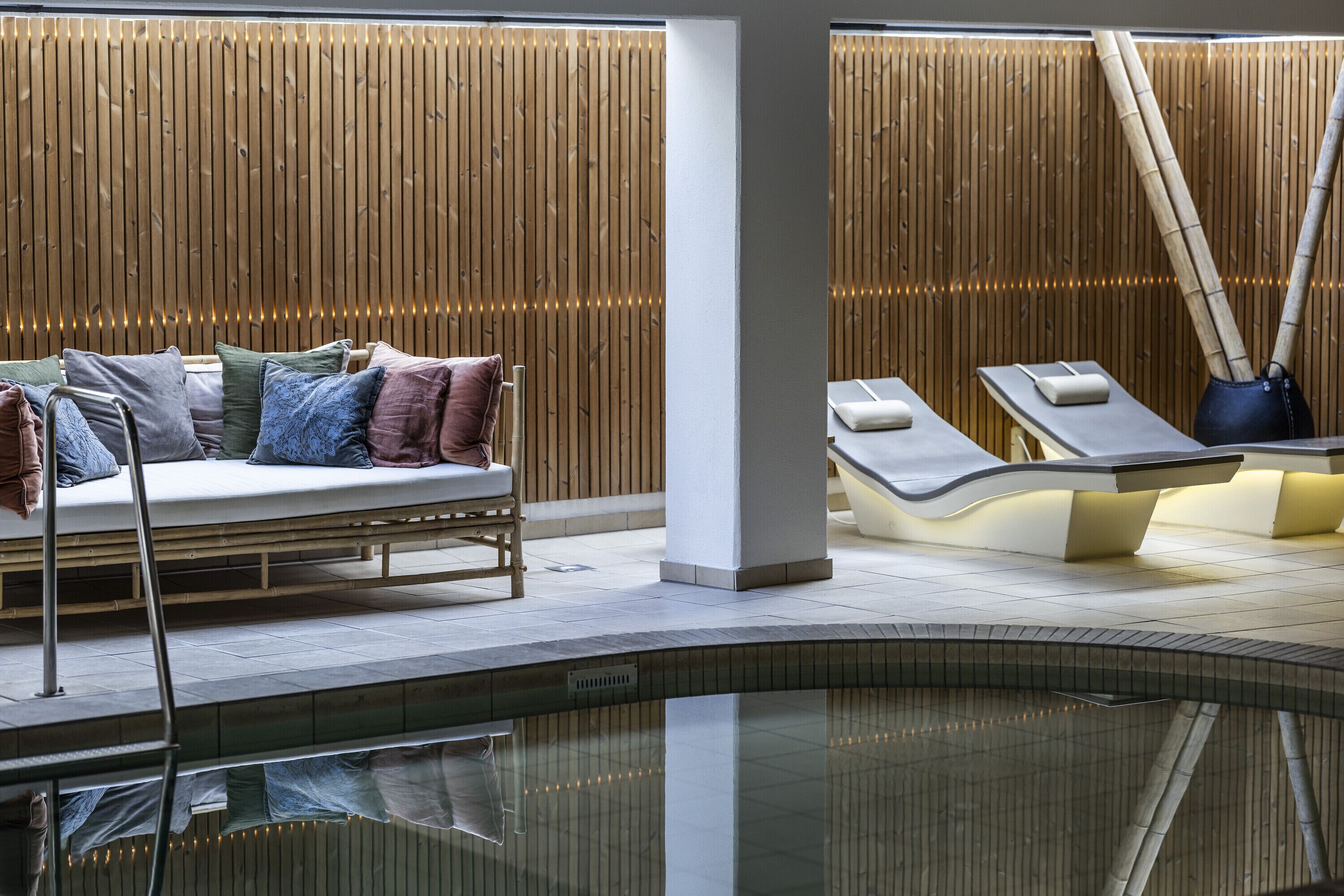 couples treatment room(s), sauna, hot tub, steam room, body treatments