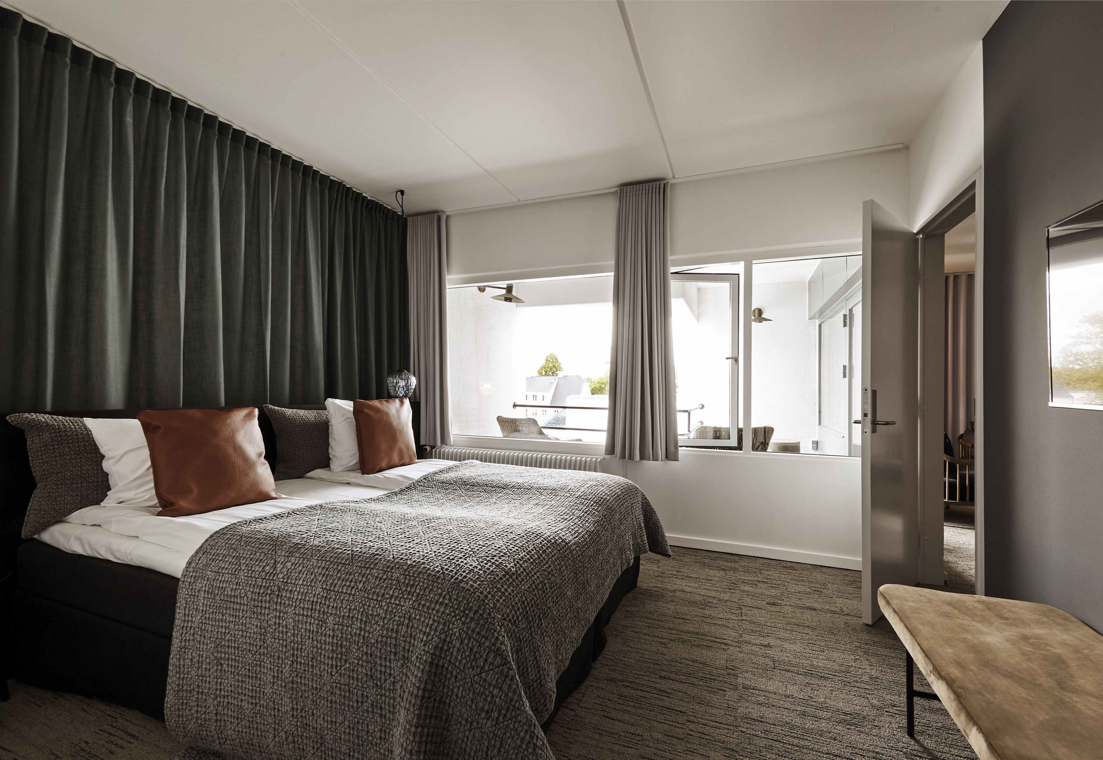 suite | 1 bedroom, premium bedding, desk, laptop workspace