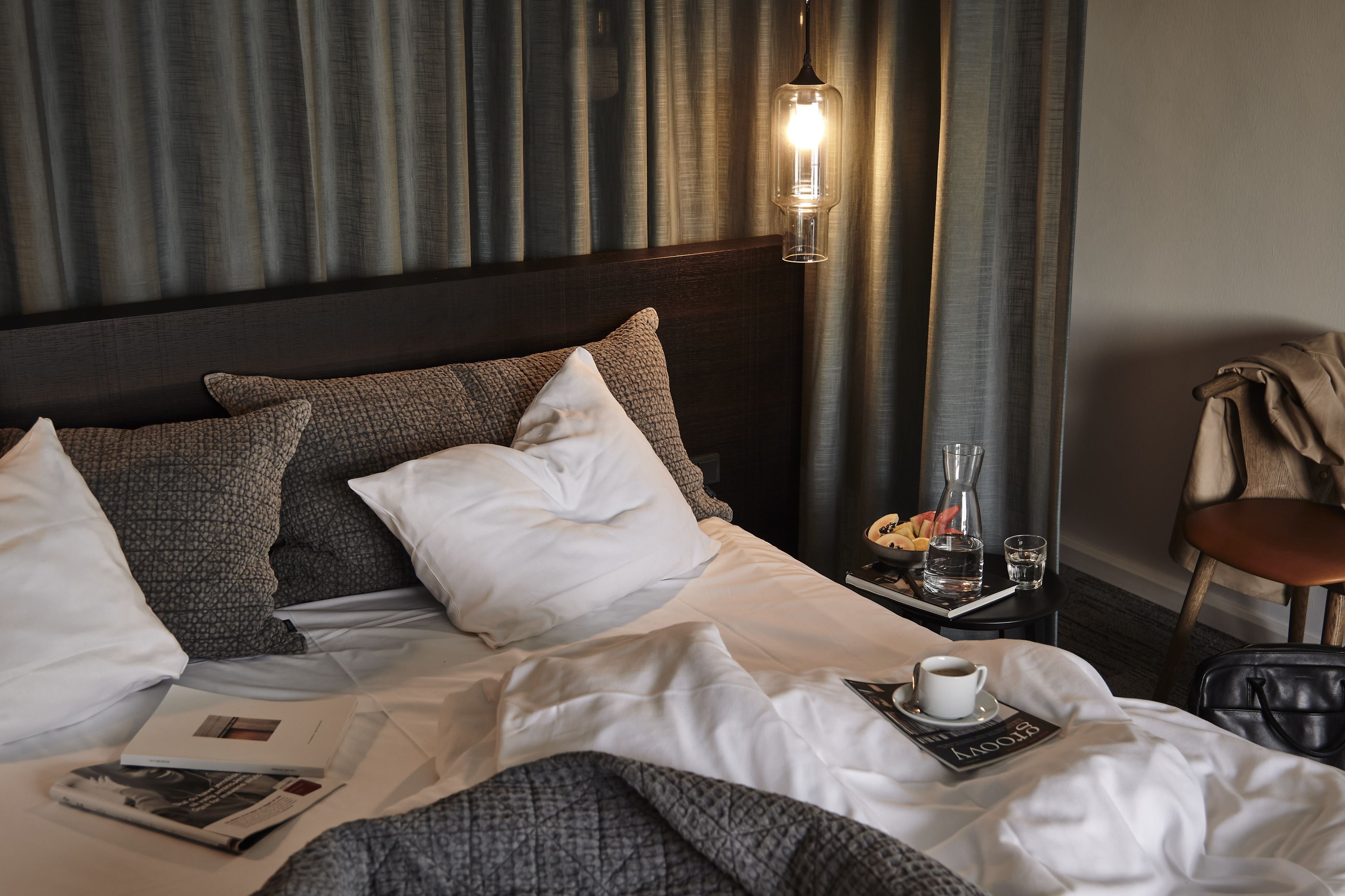 1 bedroom, premium bedding, desk, laptop workspace