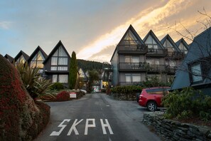 Front of property - Heartland Hotel Queenstown (Queenstown)