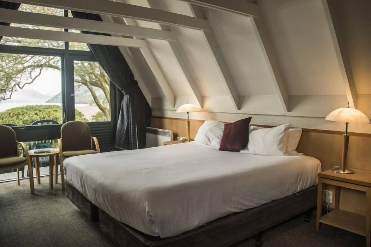 Blackout curtains, iron/ironing board, free cots/infant beds, free WiFi