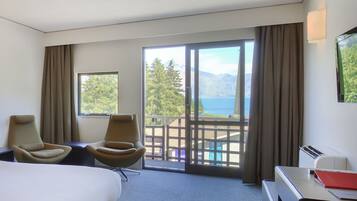 Superior King View Room | Lake view